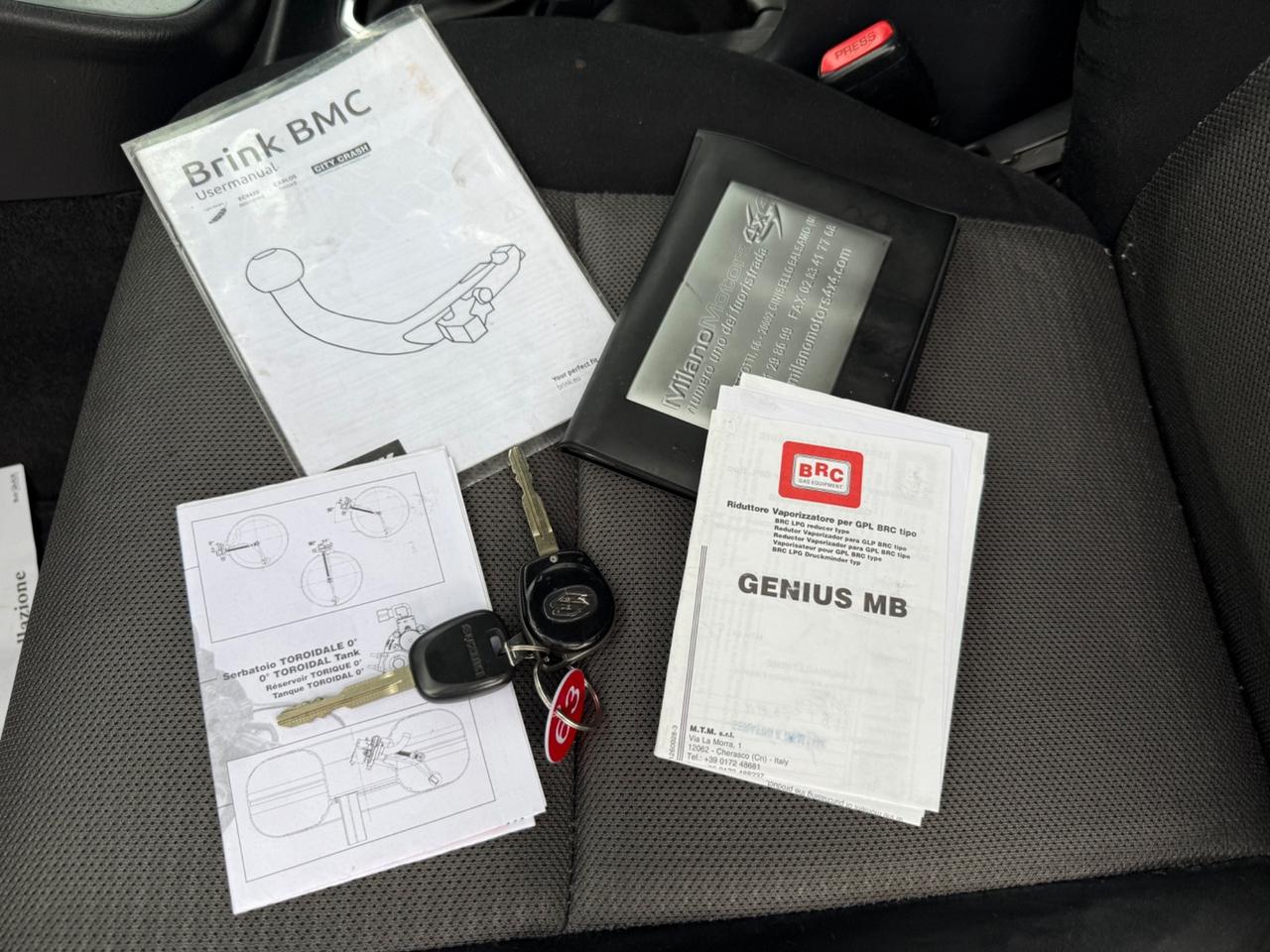 Suzuki Grand Vitara con carrello autocarro GPL