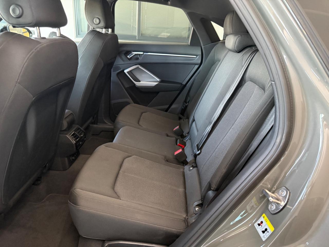 Audi Q3 35 TDI S tronic Identity Black SLine