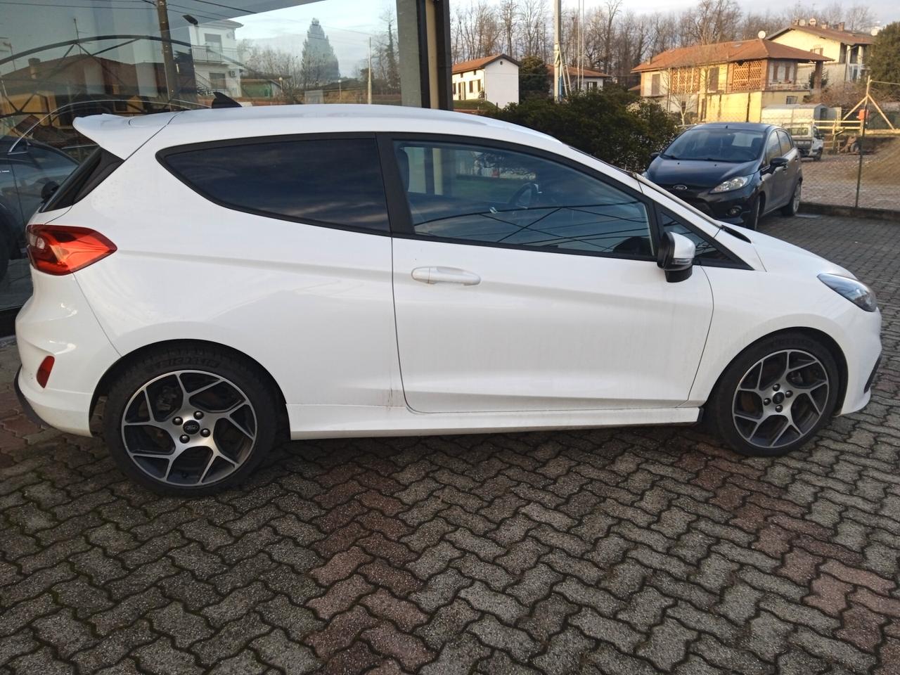 Ford Fiesta ST APPLE CAR PLAY SENS PARK VETRI SCURI CRUISE CONTROL SEDILI RISCALDATI 17" NO COSTI AGGIUNTIVI