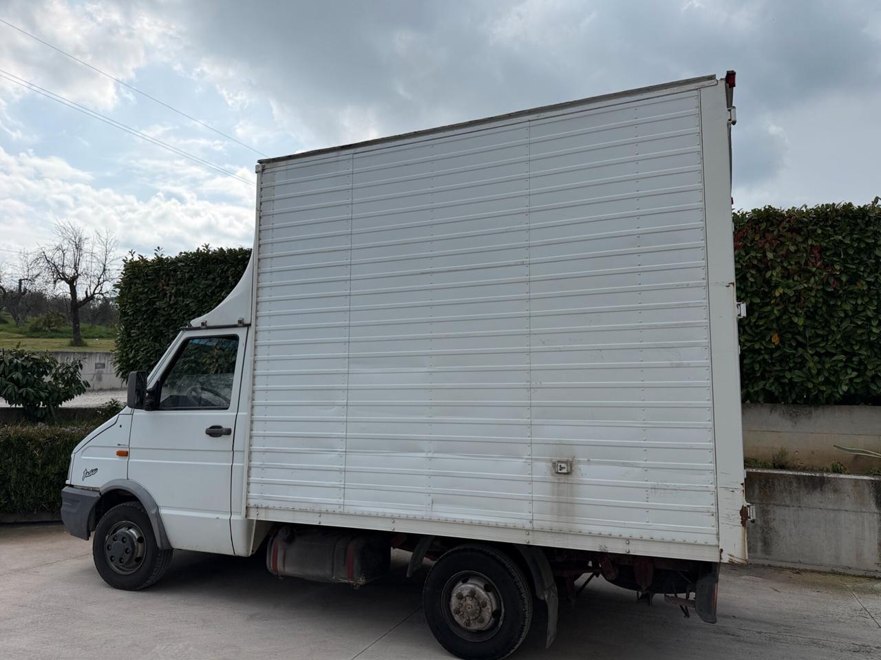 Iveco Daily Furgone 30.8 Basic km 187000
