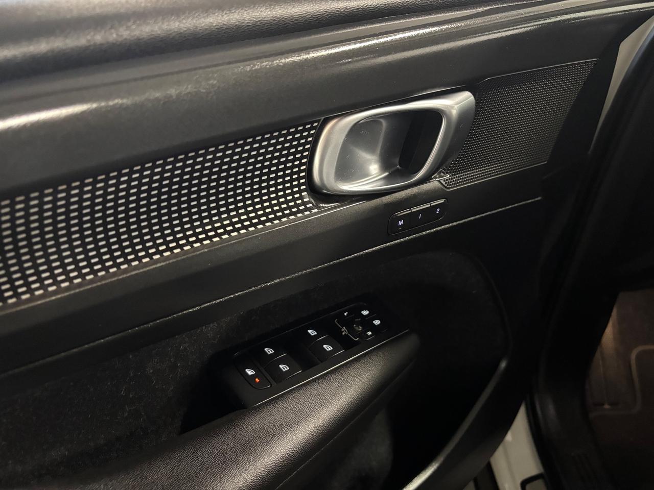 Volvo XC40 D3 GearTronic R-DESIGN |FULL OPTIONAL |