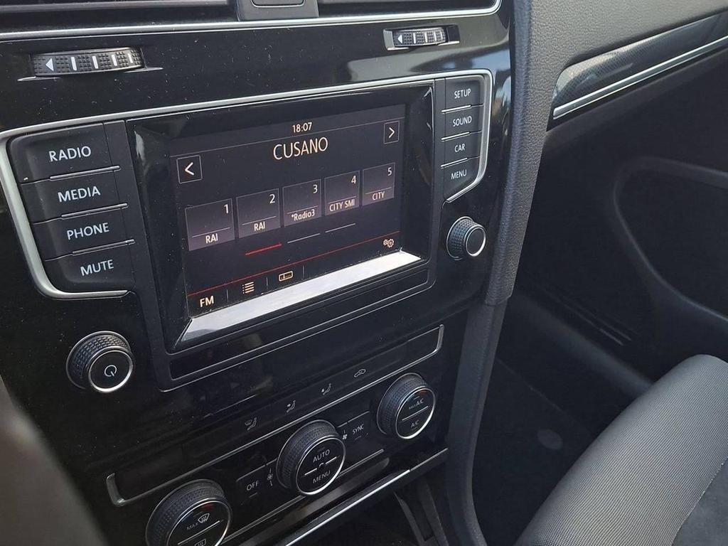 Volkswagen Golf 1.6 TDI BlueMotion Highline Executive
