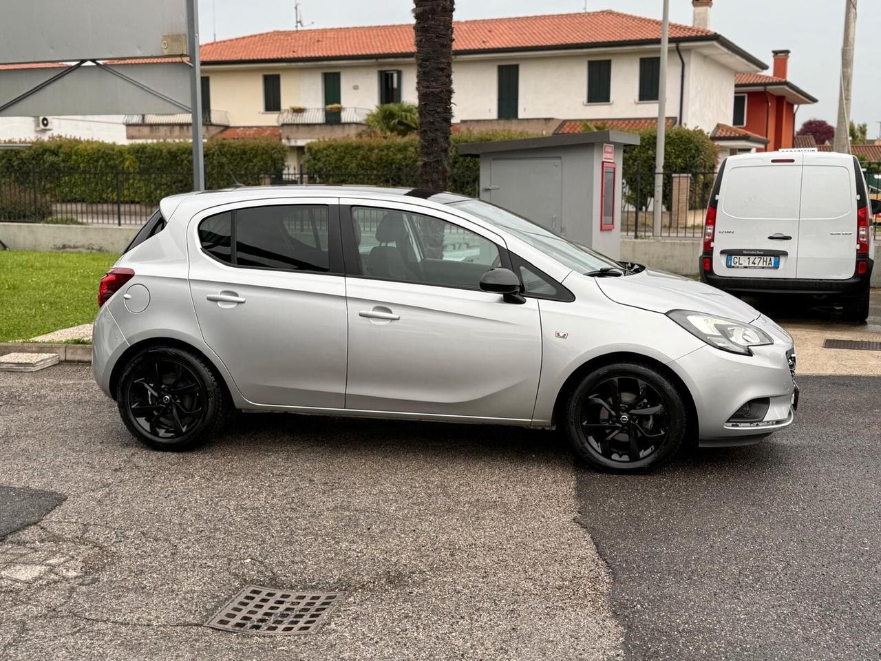 Opel Corsa 1.2 5 porte b-Color ok neopatentati