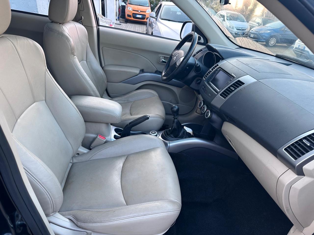 Mitsubishi Outlander 2.2 DI-D Instyle 7 p.ti DPF