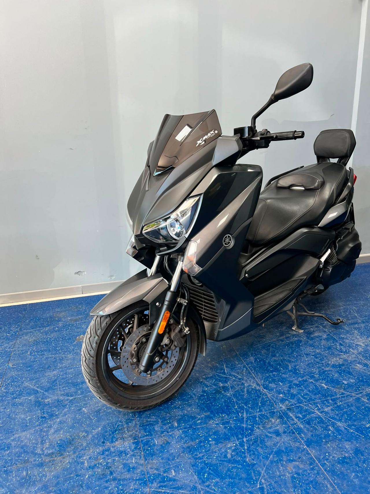 Yamaha X-Max 400