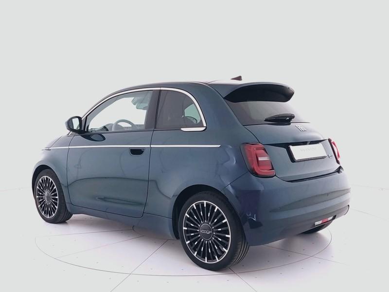 Fiat 500 500e 42 kwh la prima