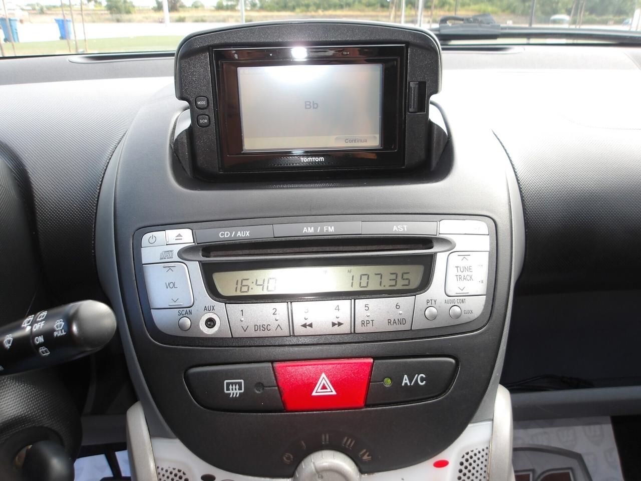 TOYOTA AYGO 1.0 BENZ-2011