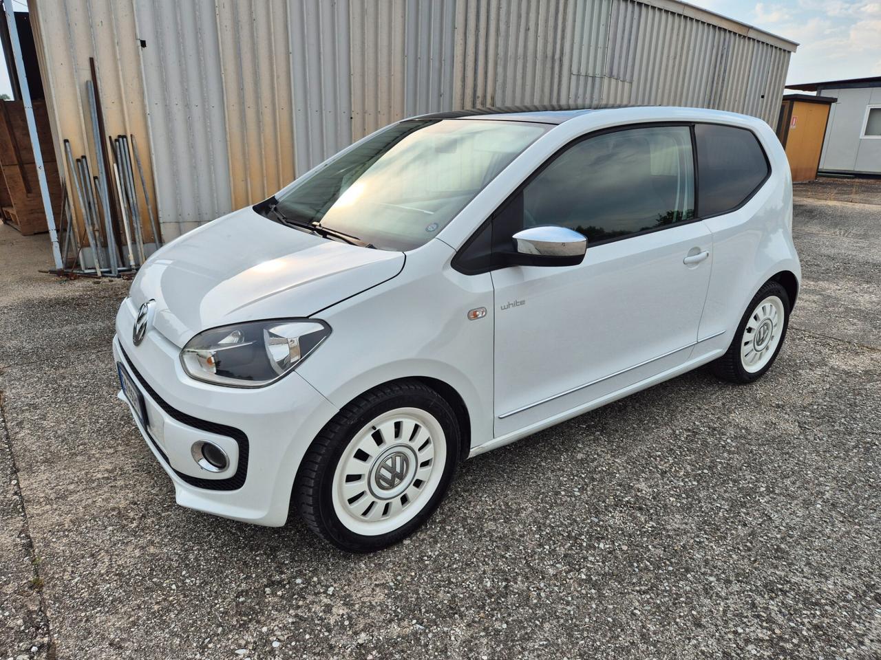 Volkswagen up! 1.0 75 CV 3p. white