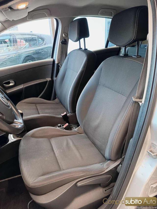 RENAULT Clio 1.2 16V 5 porte Dynamique