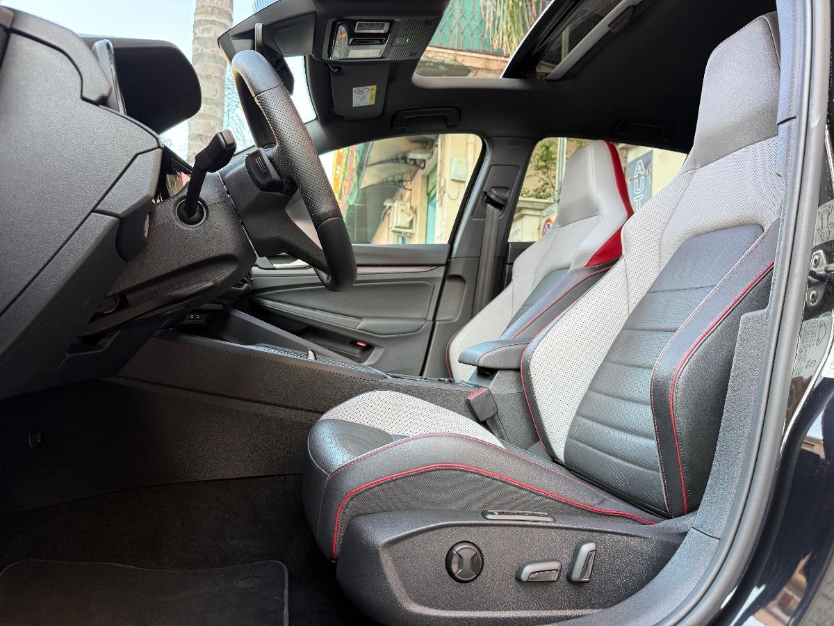 Volkswagen Golf 8 GTI 2.0 TSI 245 CV
