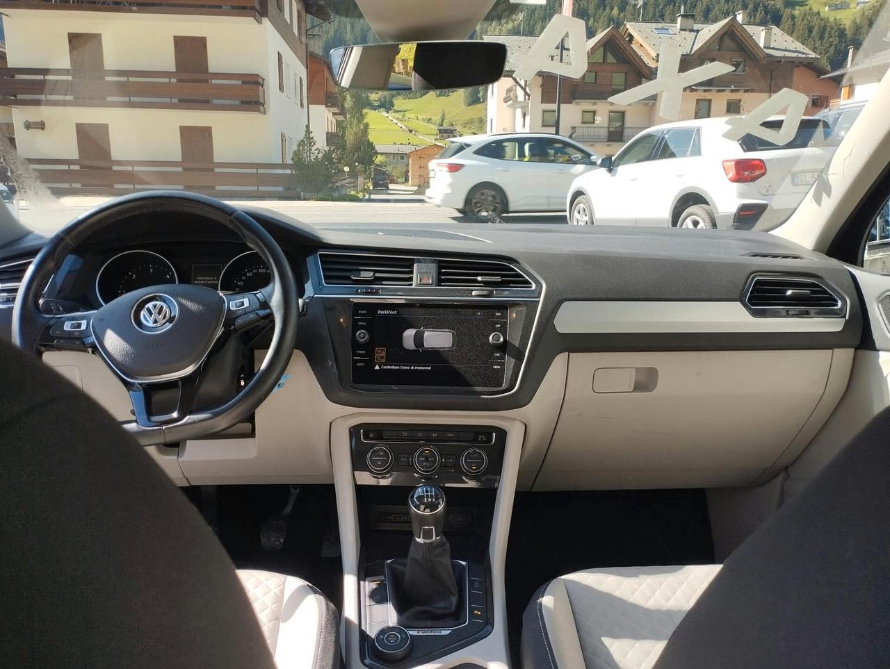 Volkswagen Tiguan 2.0 TDI SCR DSG 4MOTION Business BMT