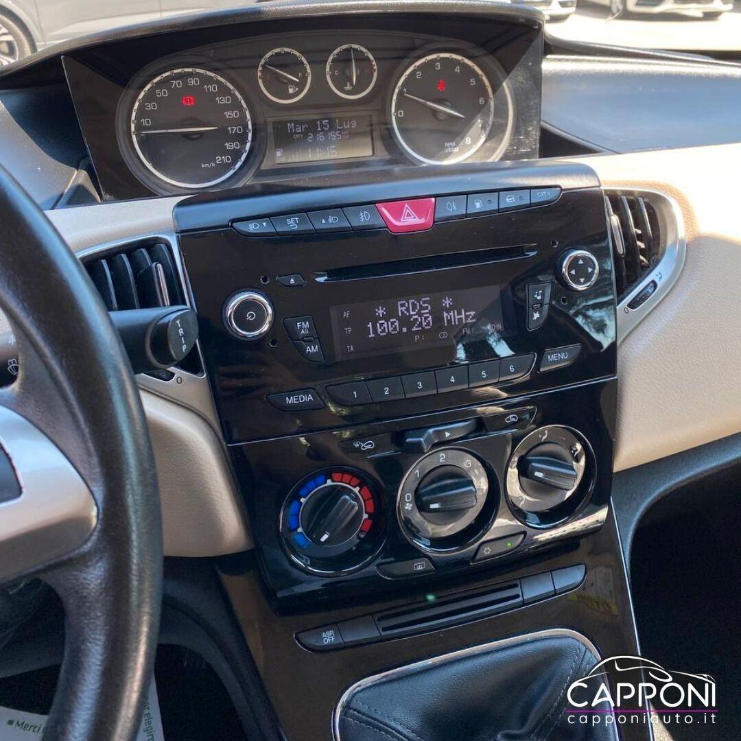 Lancia Ypsilon 0.9 - OK NEOPATENTATI