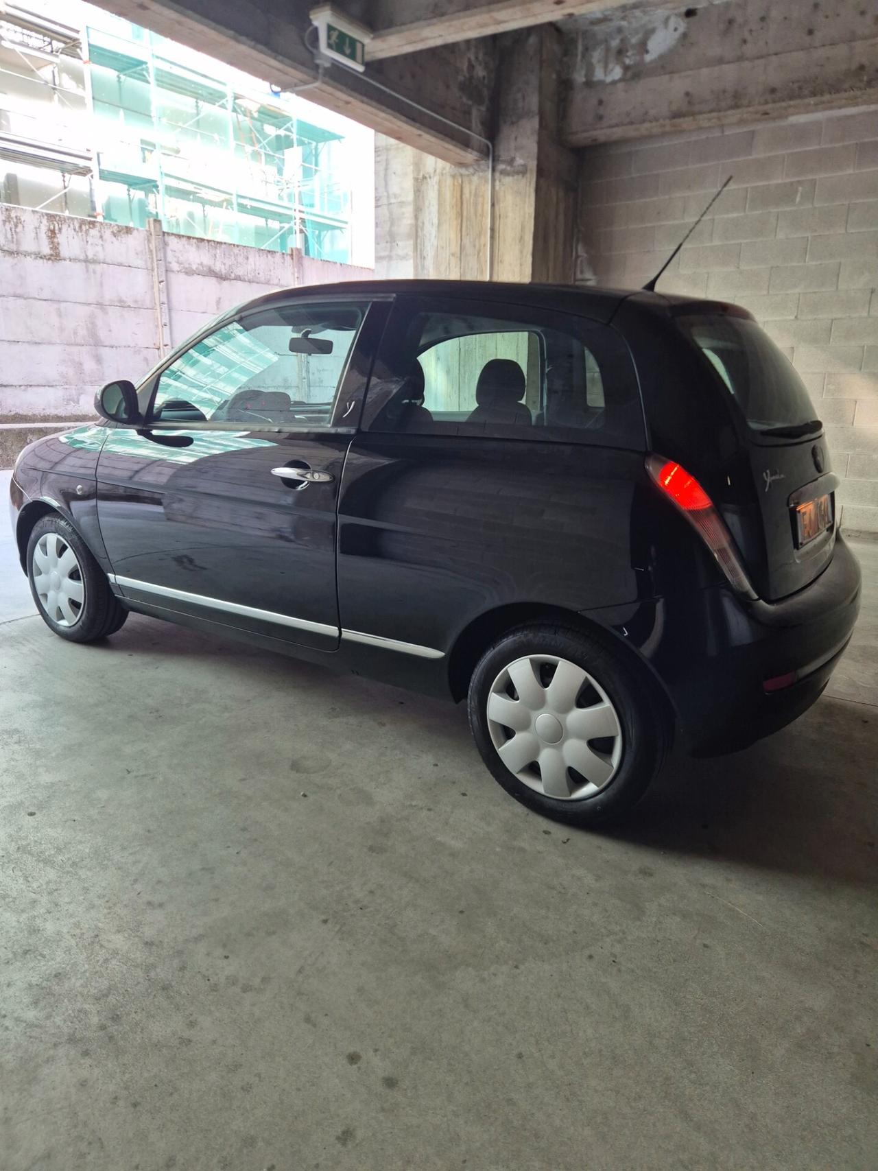 Lancia Ypsilon 1.2 69 CV Platinum neo patentati