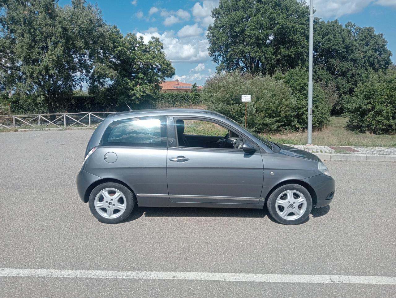 Lancia Ypsilon 1.3 MJT 90 CV Oro Giallo