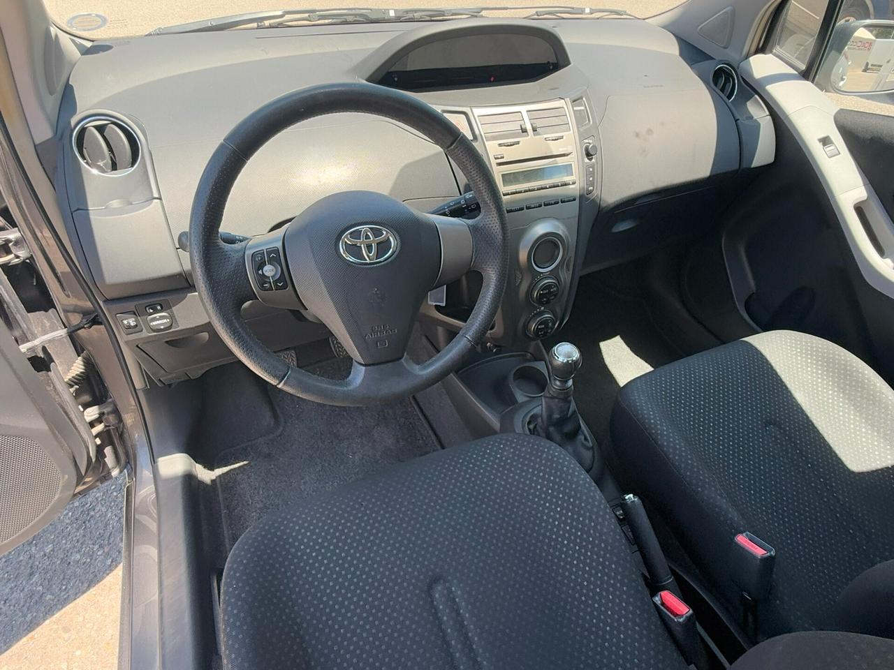Toyota Yaris 1.0 5 porte Sol NEOPATENTATI