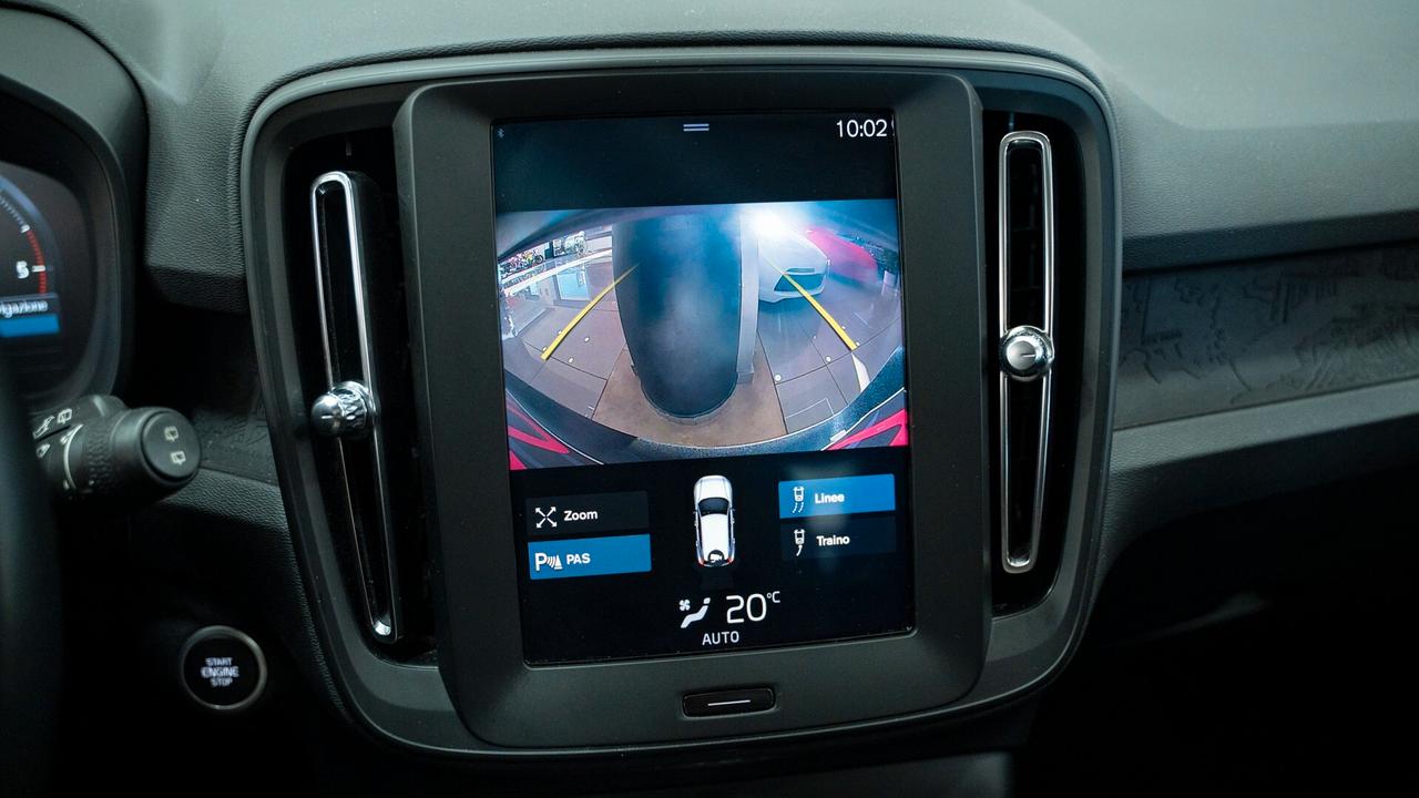 Volvo XC40 2.0 D3 150 CV MOMENTUM PRO AUTO NAVI LED FULL OPTI