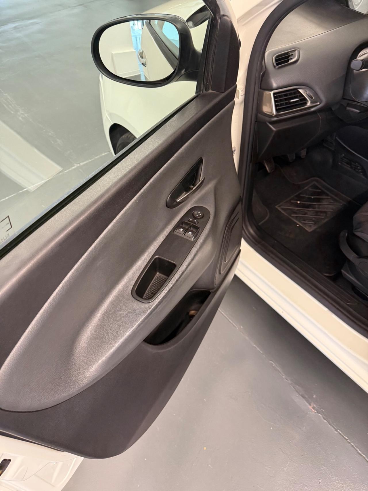 Lancia Ypsilon 1.2 69 CV 5 porte GPL Ecochic Platinum