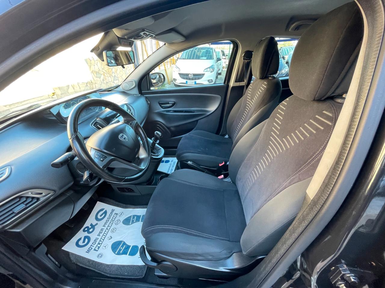 Lancia Ypsilon 1.2 69 CV Platinum EURO 5