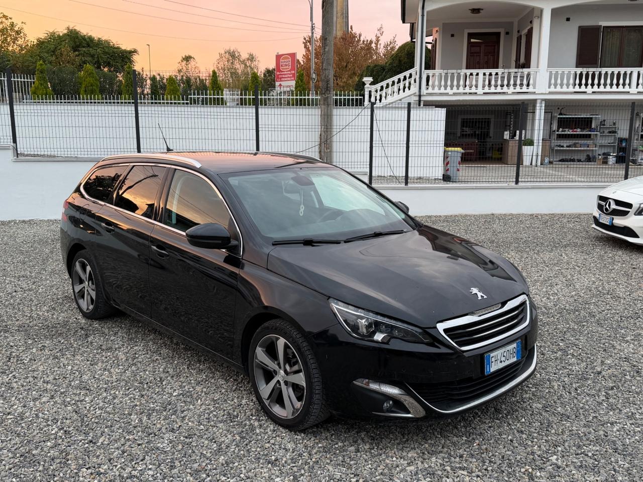 Peugeot 308 BlueHDi 120 S&S EAT6 SW Allure