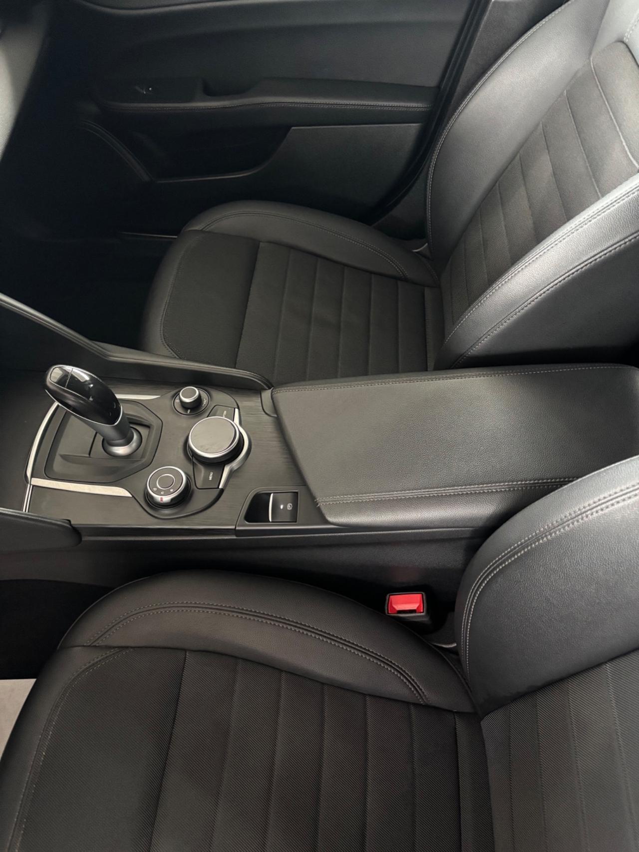 Alfa Romeo Giulia 2.2 Turbodiesel 180 CV Super