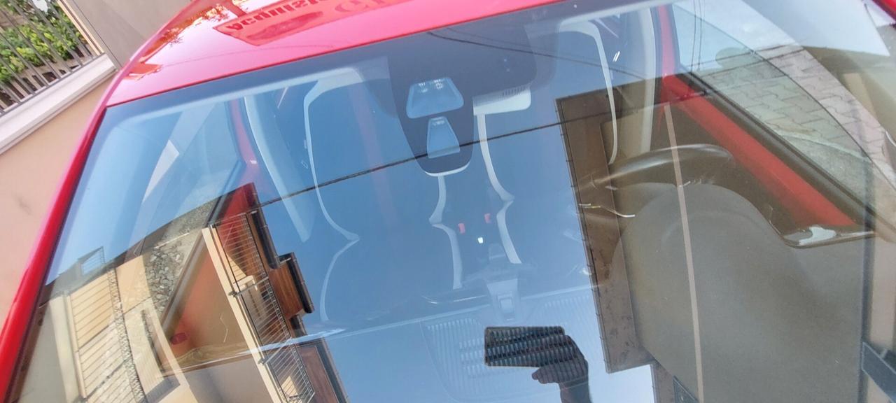 VOLKSWAGEN UP BENZINA/METANO DI SERIE TELEFONO LEGA PELLE SENSORI IMPECCABILE