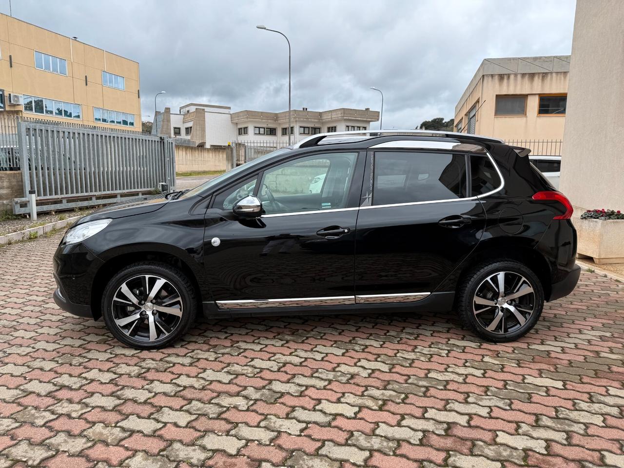 Peugeot 2008 BlueHDi 120 S&S Tetto Pelle JBL Luci Ambiente