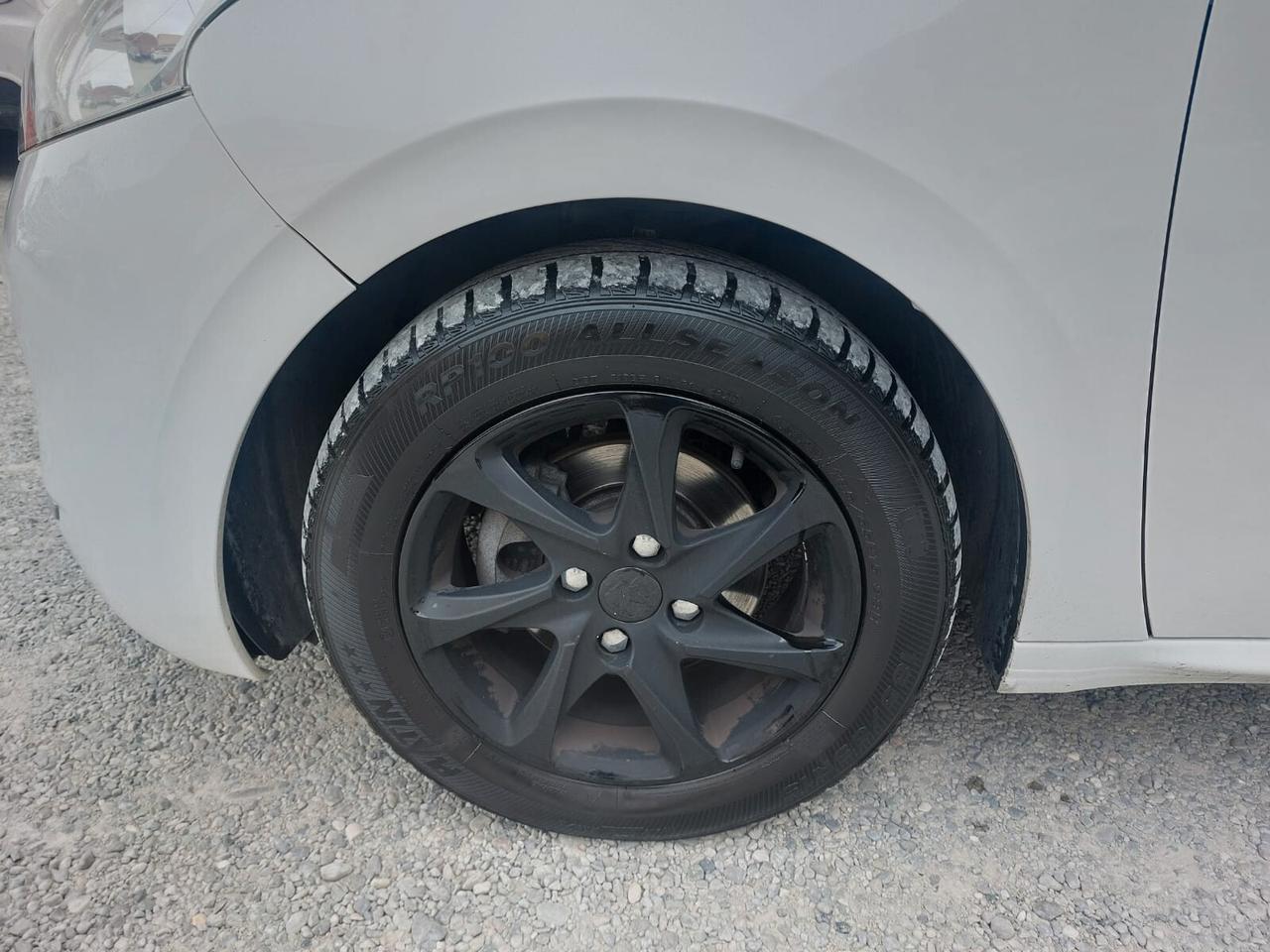 Peugeot 208 1.2 VTi 82 CV 5 porte Active OK NEOPATENTATI