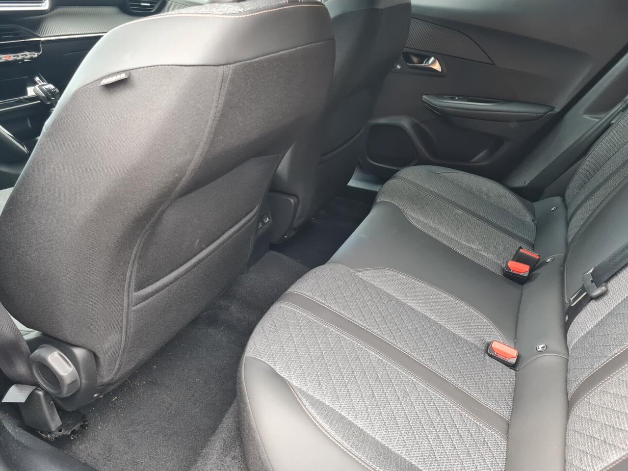 Peugeot 2008 PureTech 100 S&S Allure*CRUISE*CARPLAY*NAVI*