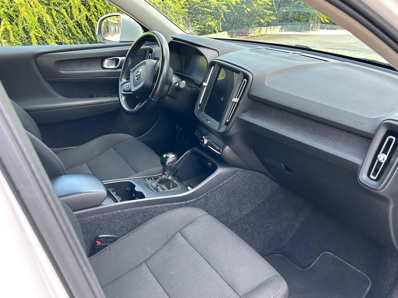 Volvo XC40 2.0 diesel 150 cv D3 R-design