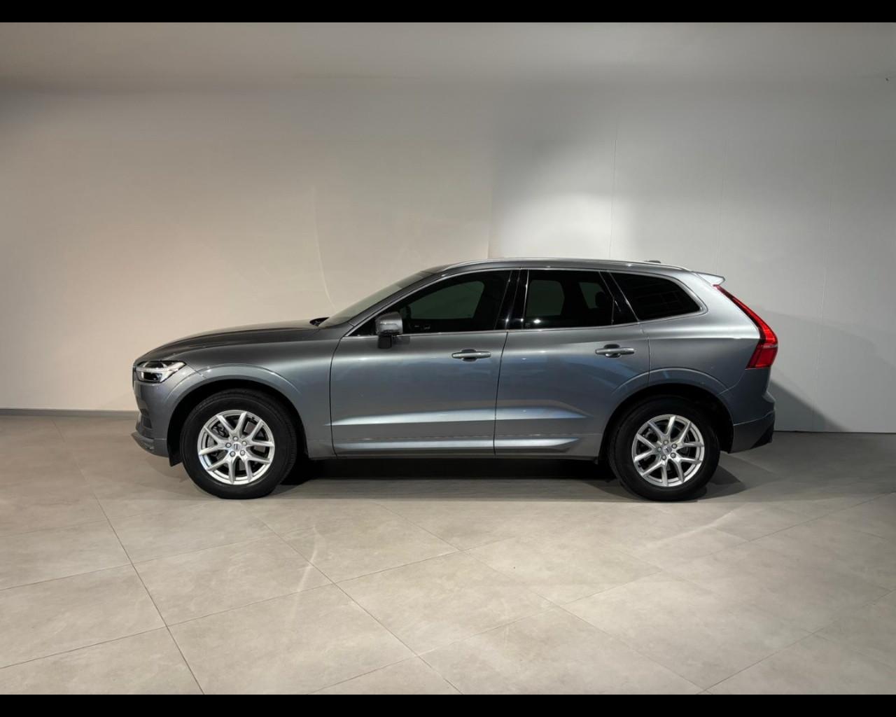 VOLVO XC60 B4 DIESEL AWD MOMENTUM PRO AUTO