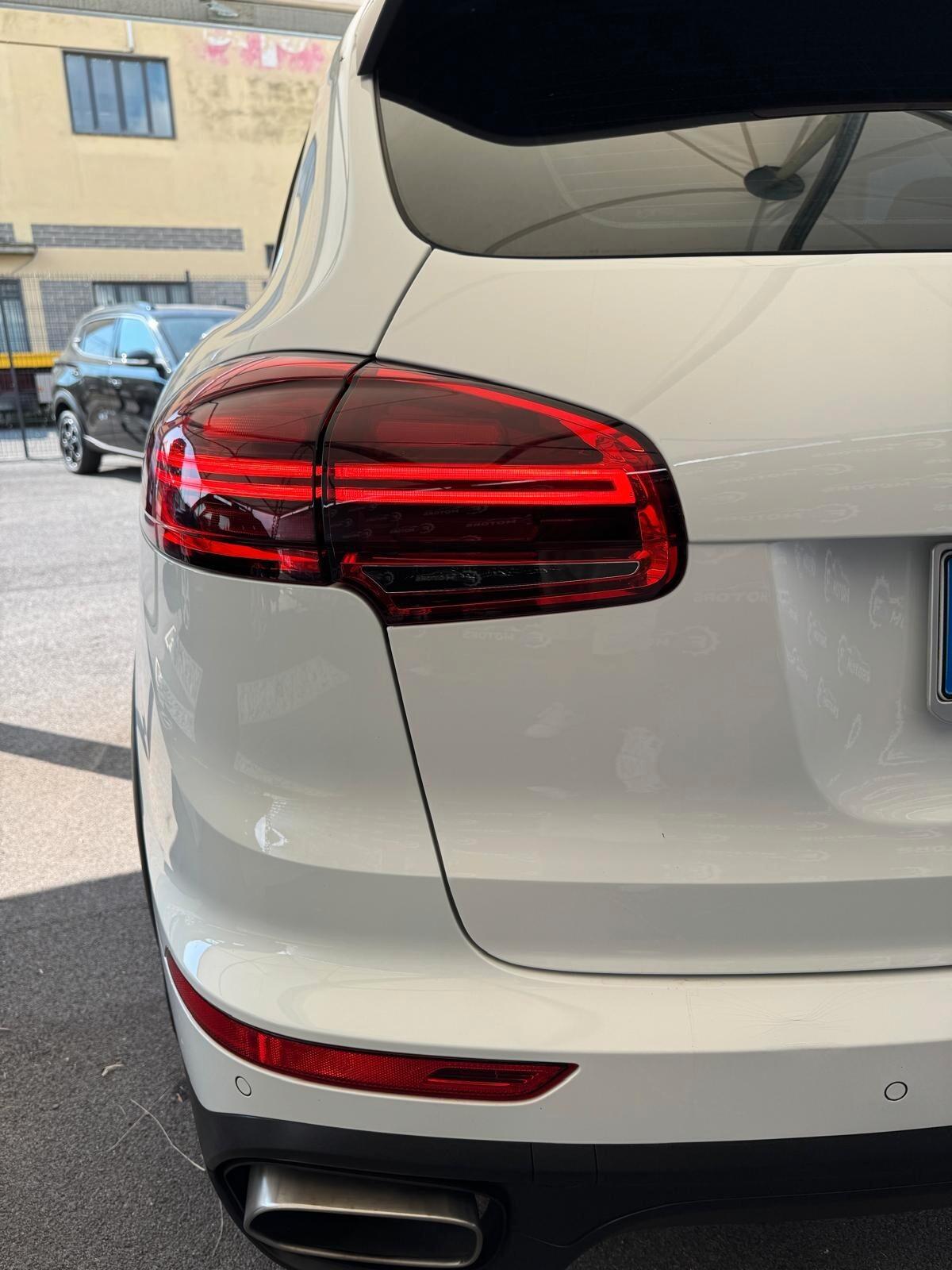 Porsche Cayenne 3.0 Diesel v6 - full optional!!!