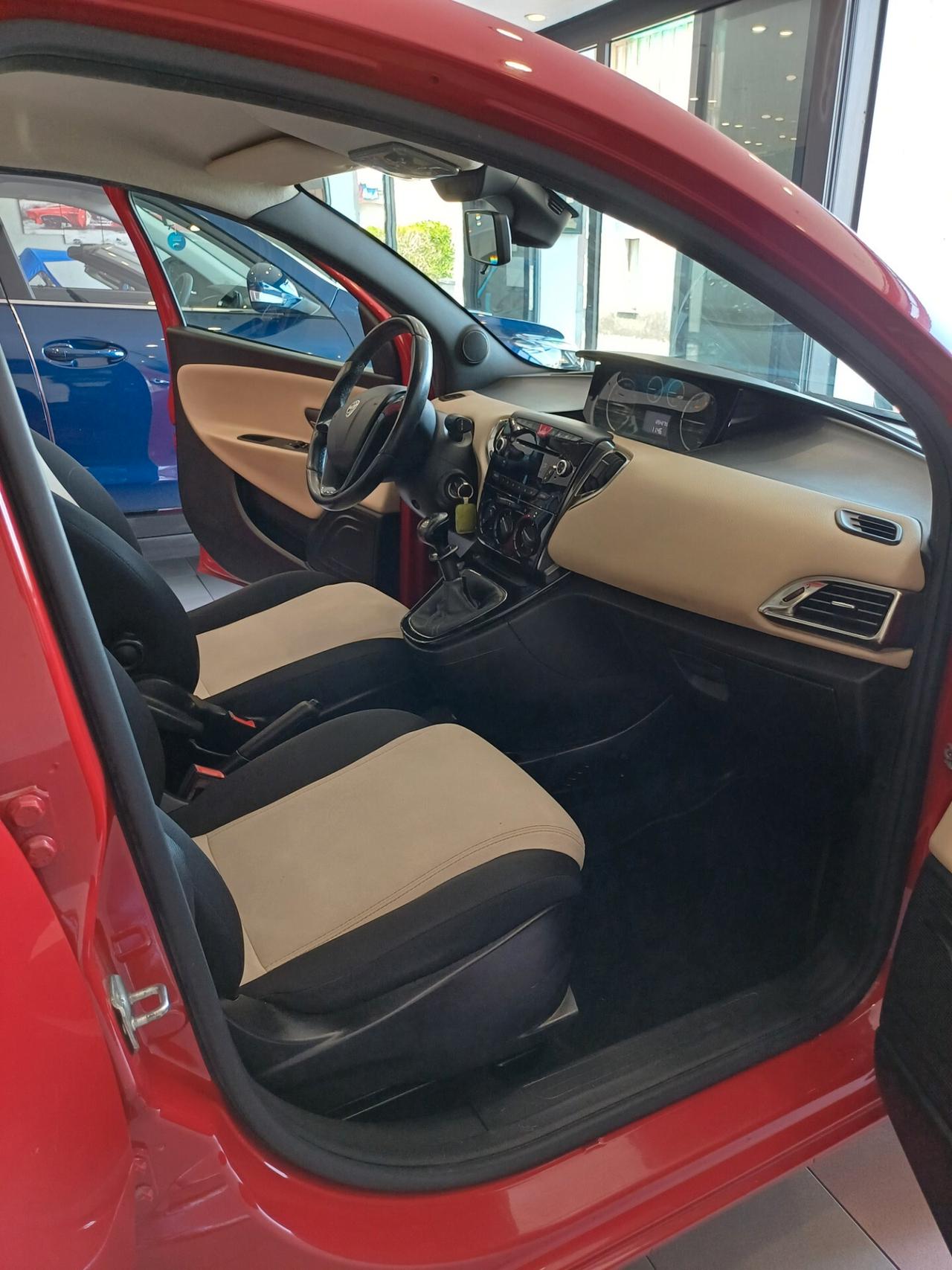 Lancia Ypsilon 0.9 TwinAir 85 CV 5 porte S&S Silver
