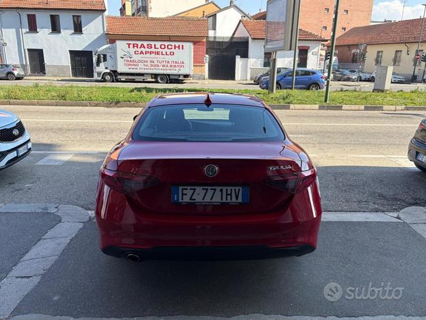 ALFA ROMEO Giulia 2.2 Turbodiesel 160 CV AT8 Bus