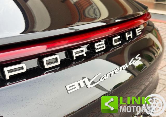 PORSCHE 911 Carrera 4S