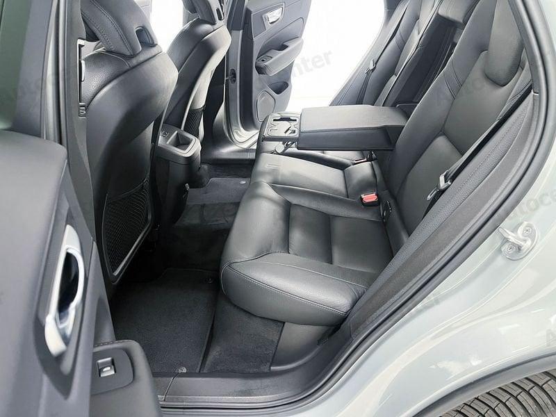 Volvo XC60 B4 (b) automatico Plus Dark