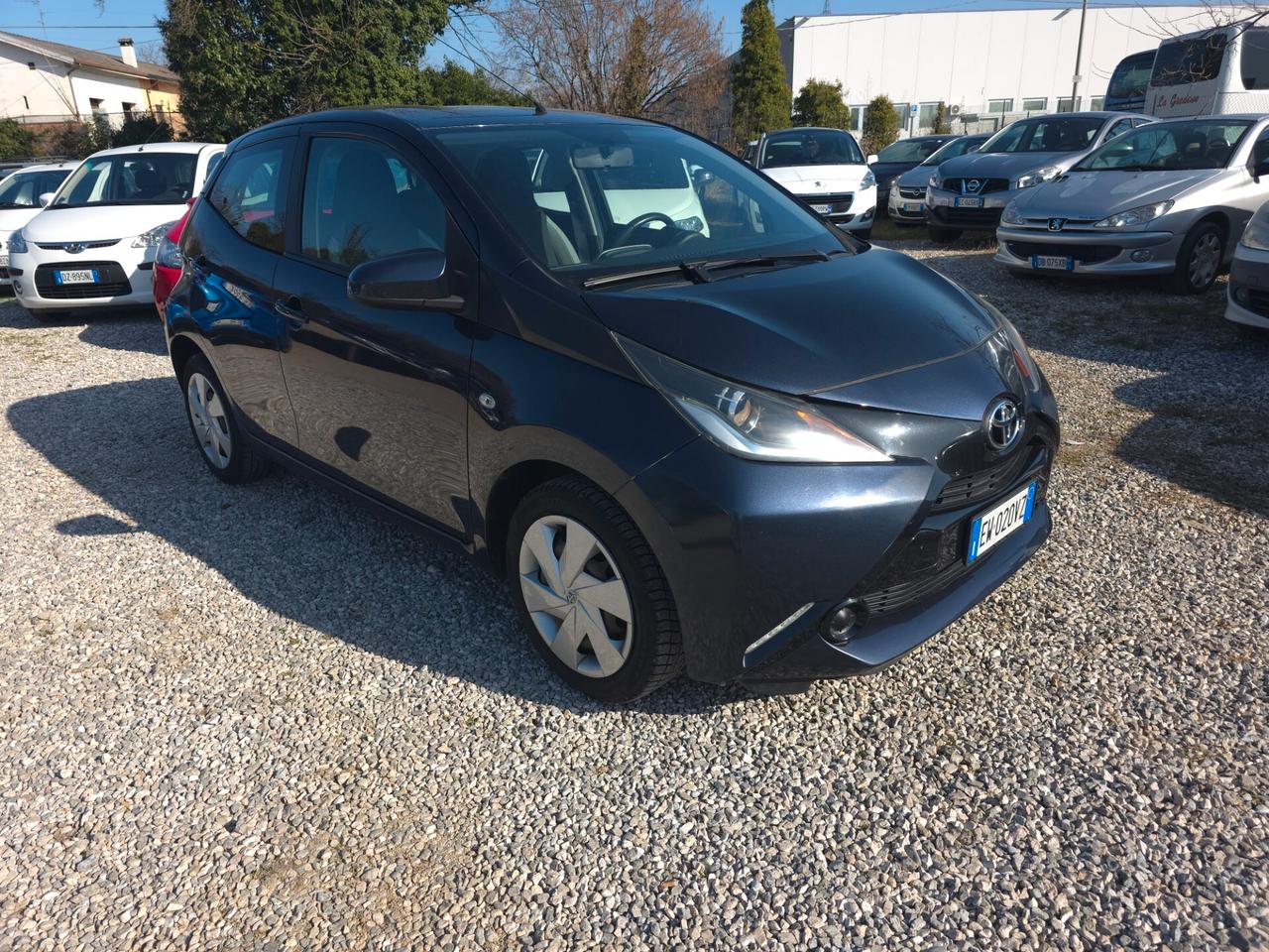 Toyota Aygo 1.0 VVT-i 69 CV 5 porte x-play MMT