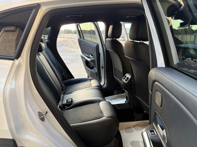 MERCEDES-BENZ GLA 180 d Automatic Sport Plus Pack Night-LUCI AMBIENTE