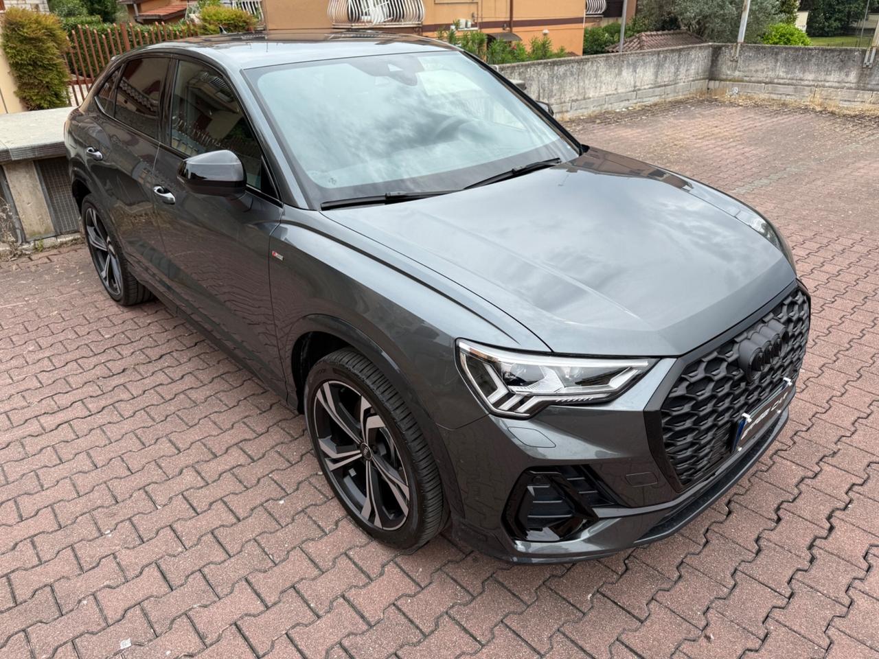Audi Q3 Sportback 45 TFSI e S tronic Identity Black