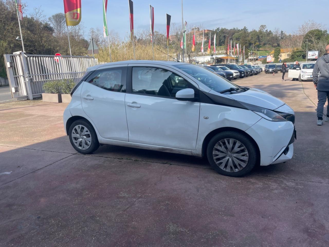 Toyota Aygo 1.0 VVT-i 69 CV 5 porte x-clusiv