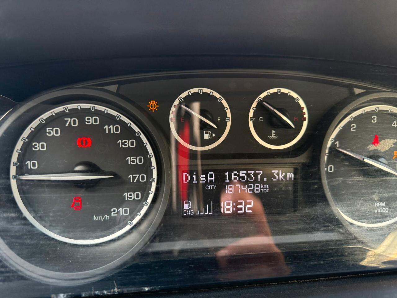 Lancia Ypsilon 0.9 TwinAir 85 CV 5 porte Metano Ecochic Silver
