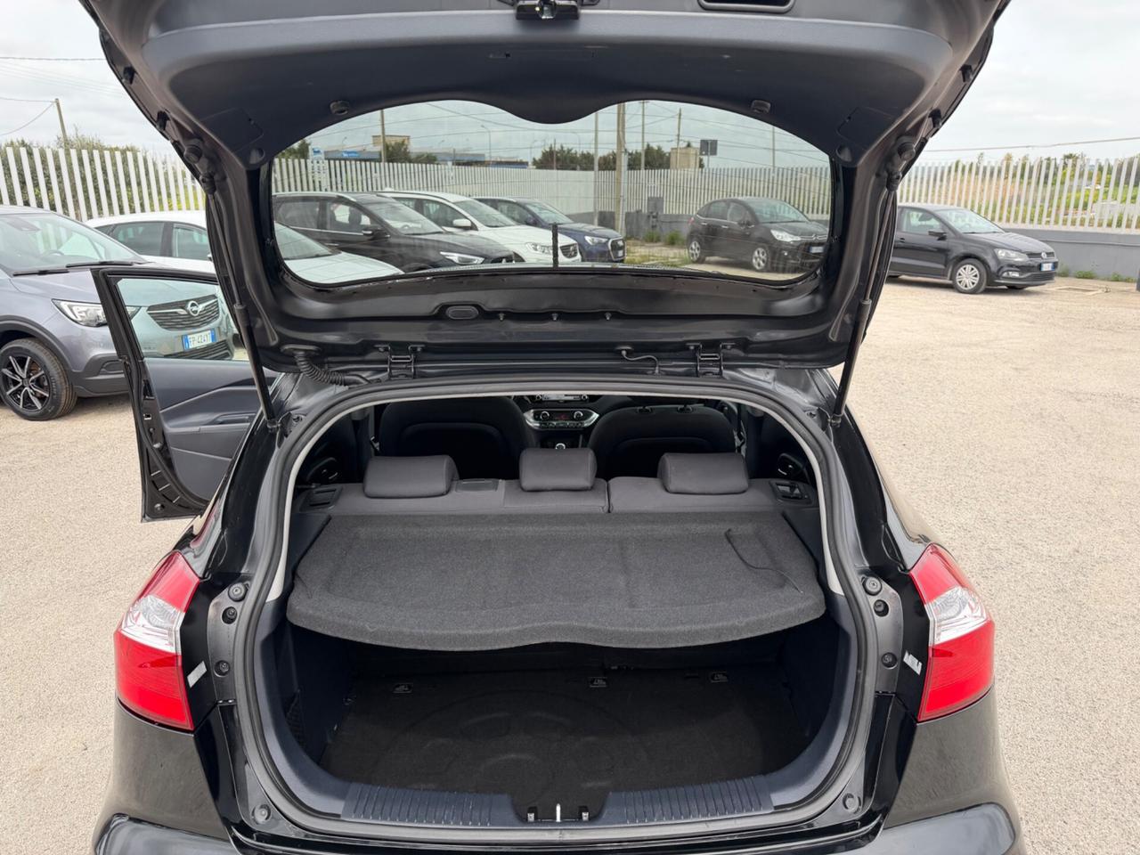 KIA RIO 1.4 CRDI 90CV COOL FUL LED NAVI RETRO MY16