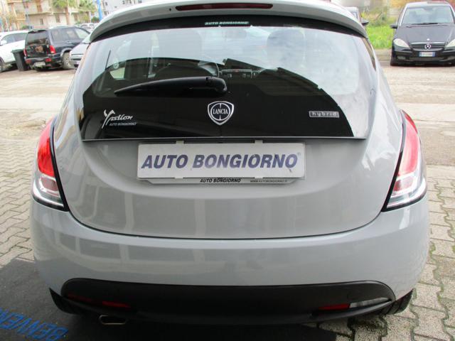 LANCIA Ypsilon 1.0 5 porte Hybrid Silver