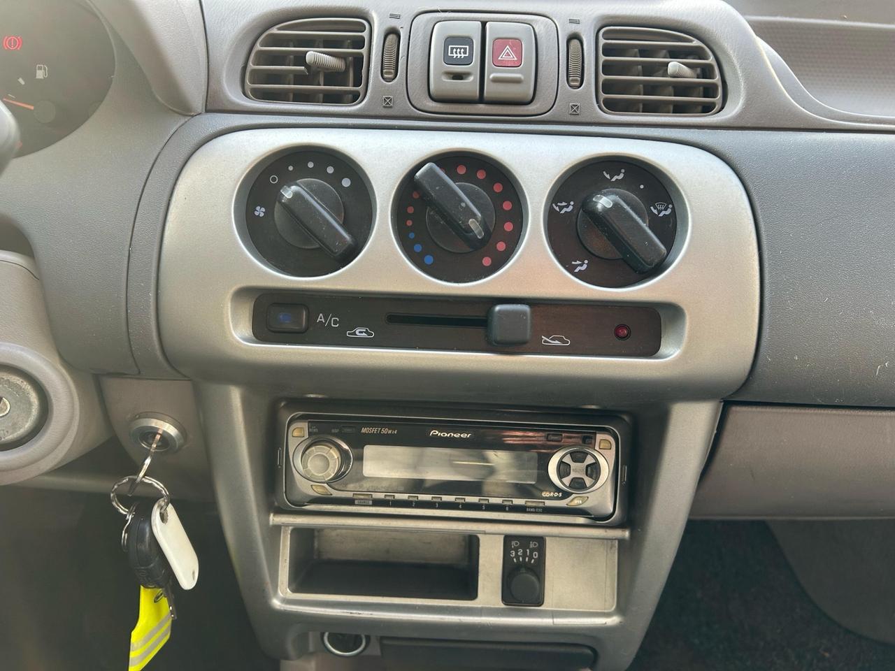 Nissan Micra 1.0i 16V cat 3 porte Luxury NEOPATENTATI
