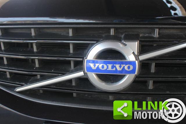 VOLVO XC60 2.0 D4 R-DESIGN MOMENTUM GT-8