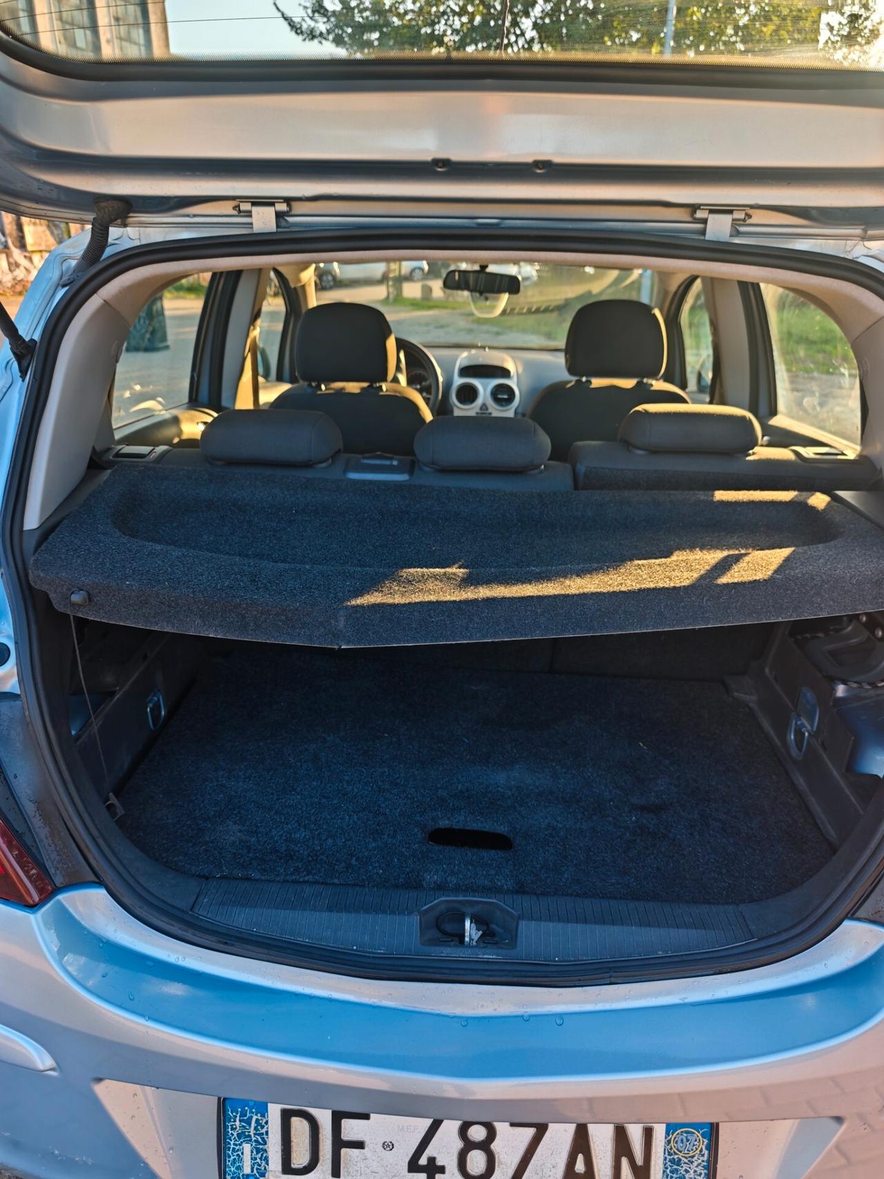 Opel Corsa 1.4 16V 5 porte Cosmo