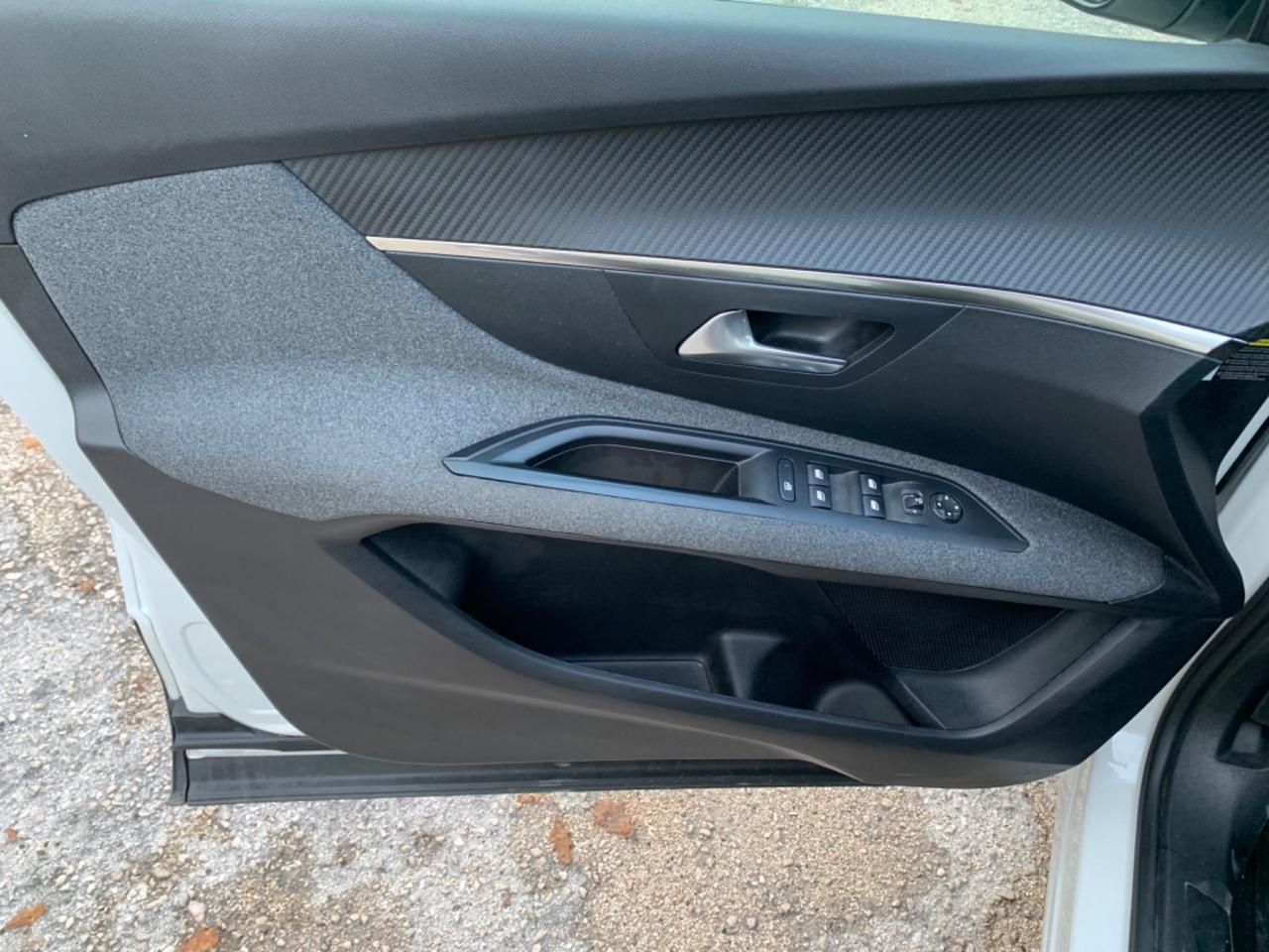 Peugeot 3008 BlueHDi 130 S&S EAT8 Allure