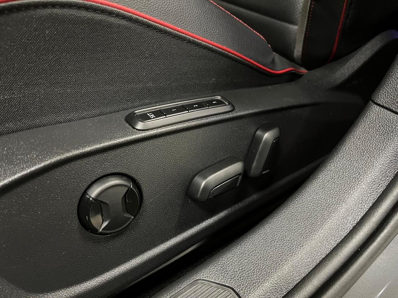 Volkswagen Golf GTI Golf 2.0 TSI GTI