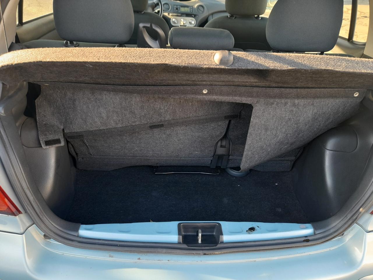 Toyota Yaris 1.0i 16V cat 5 porte Sol