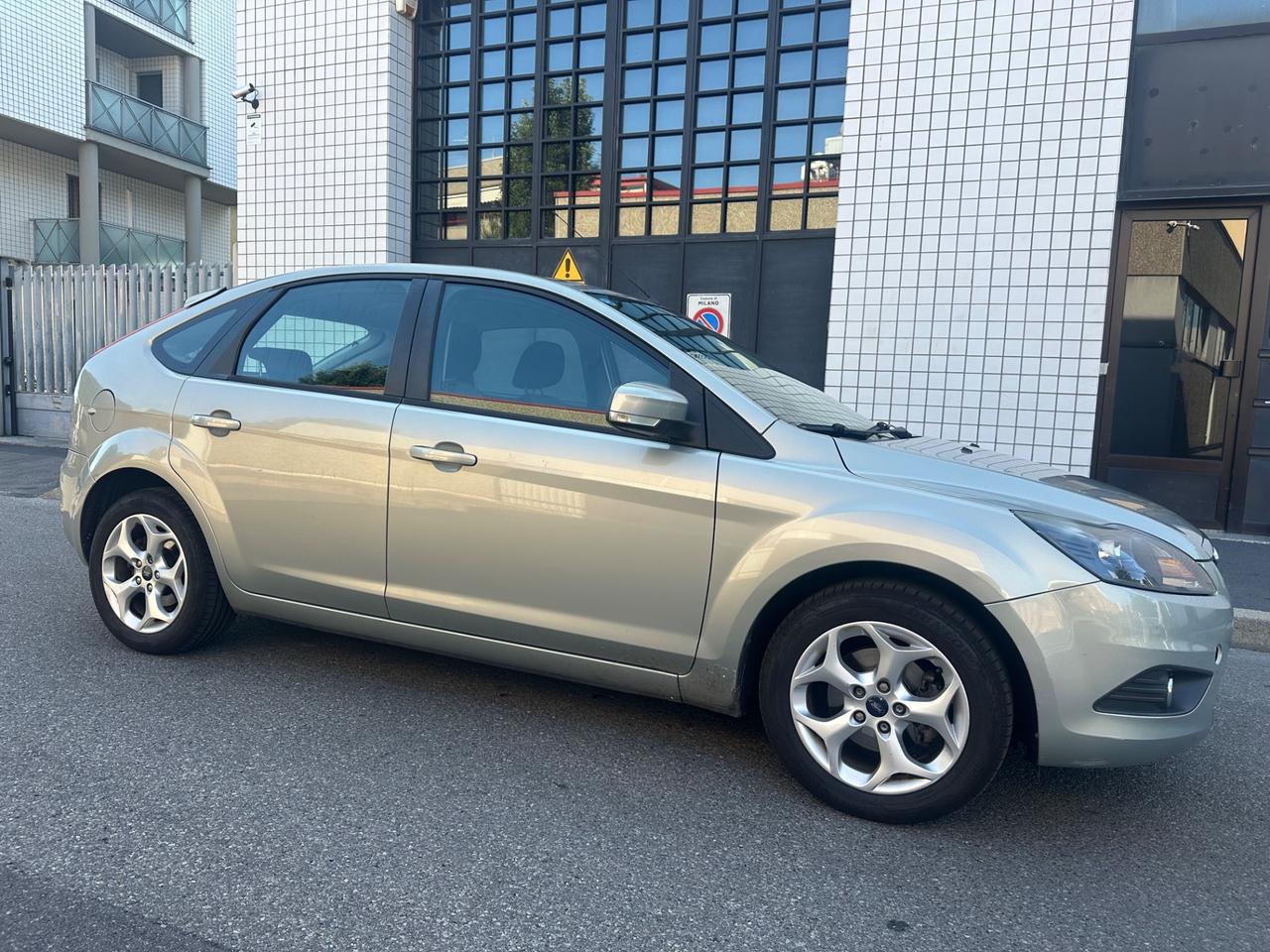 Ford Focus 1.6 (115CV) 5p. Bz.- GPL Ikon