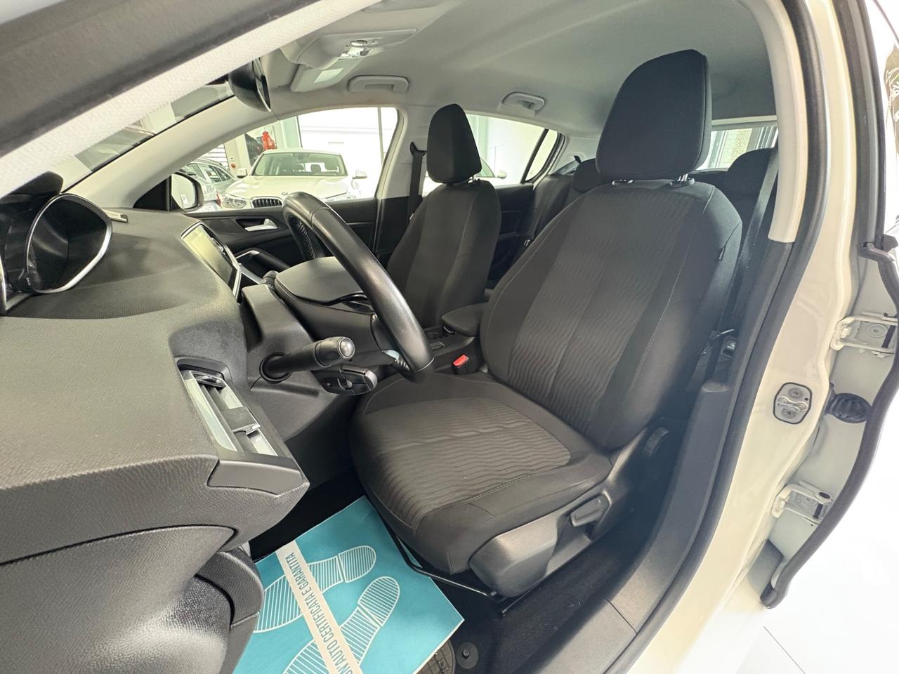 Peugeot 308 1.2 benzina 110cv 2016 neopatentati